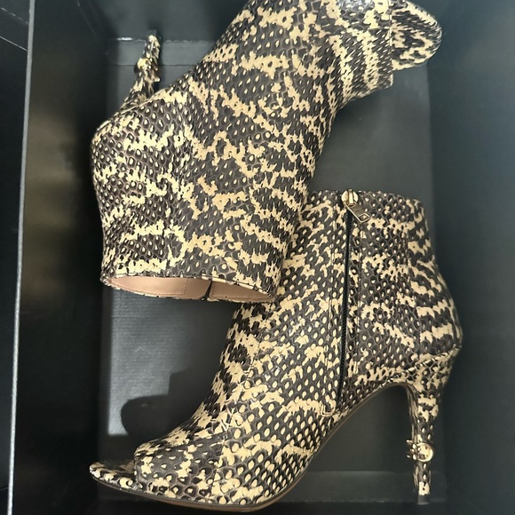 COACH Remi Snakeskin Natural Tan and Black High Heel Ankle Boots Booties Size 9 - Picture 4 of 14